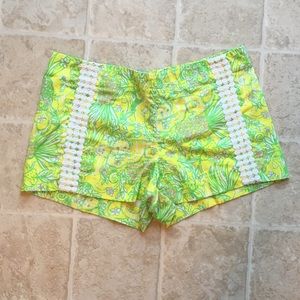 Lilly Pulitzer Zip-back Shorts